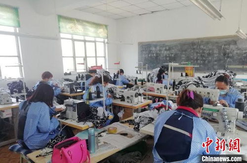 山西鄉(xiāng)村自辦服裝廠助貧困勞動(dòng)力就業(yè) 產(chǎn)品銷往海內(nèi)外